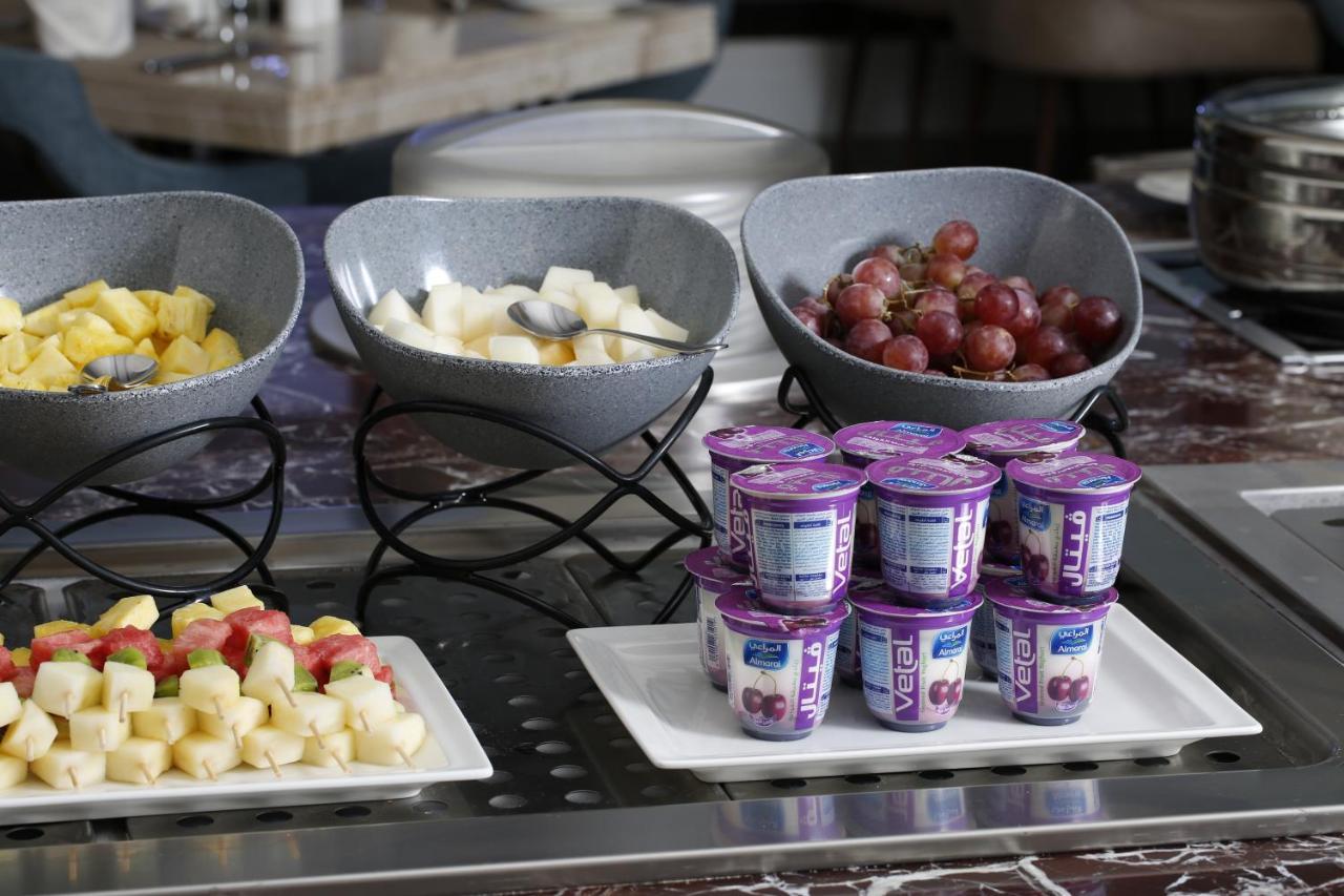 Vittori Palace Hotel And Residences Riyadh Eksteriør bilde Fruit and yogurt