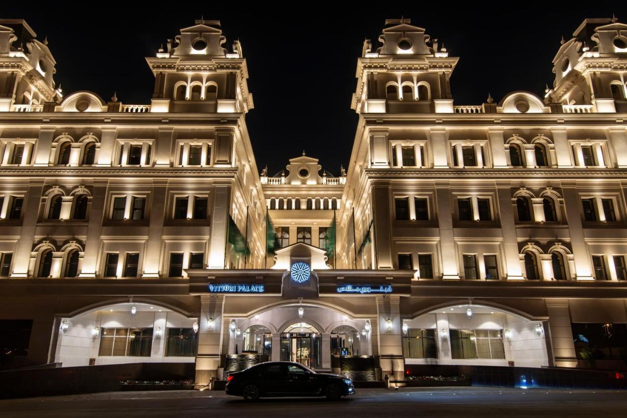Vittori Palace Hotel And Residences Riyadh Eksteriør bilde The hotel at night