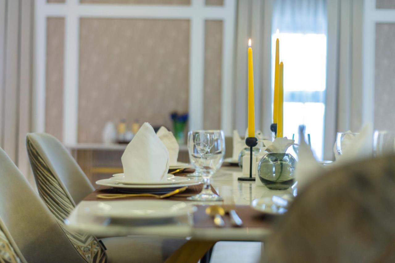 Vittori Palace Hotel And Residences Riyadh Eksteriør bilde A table set for a meal