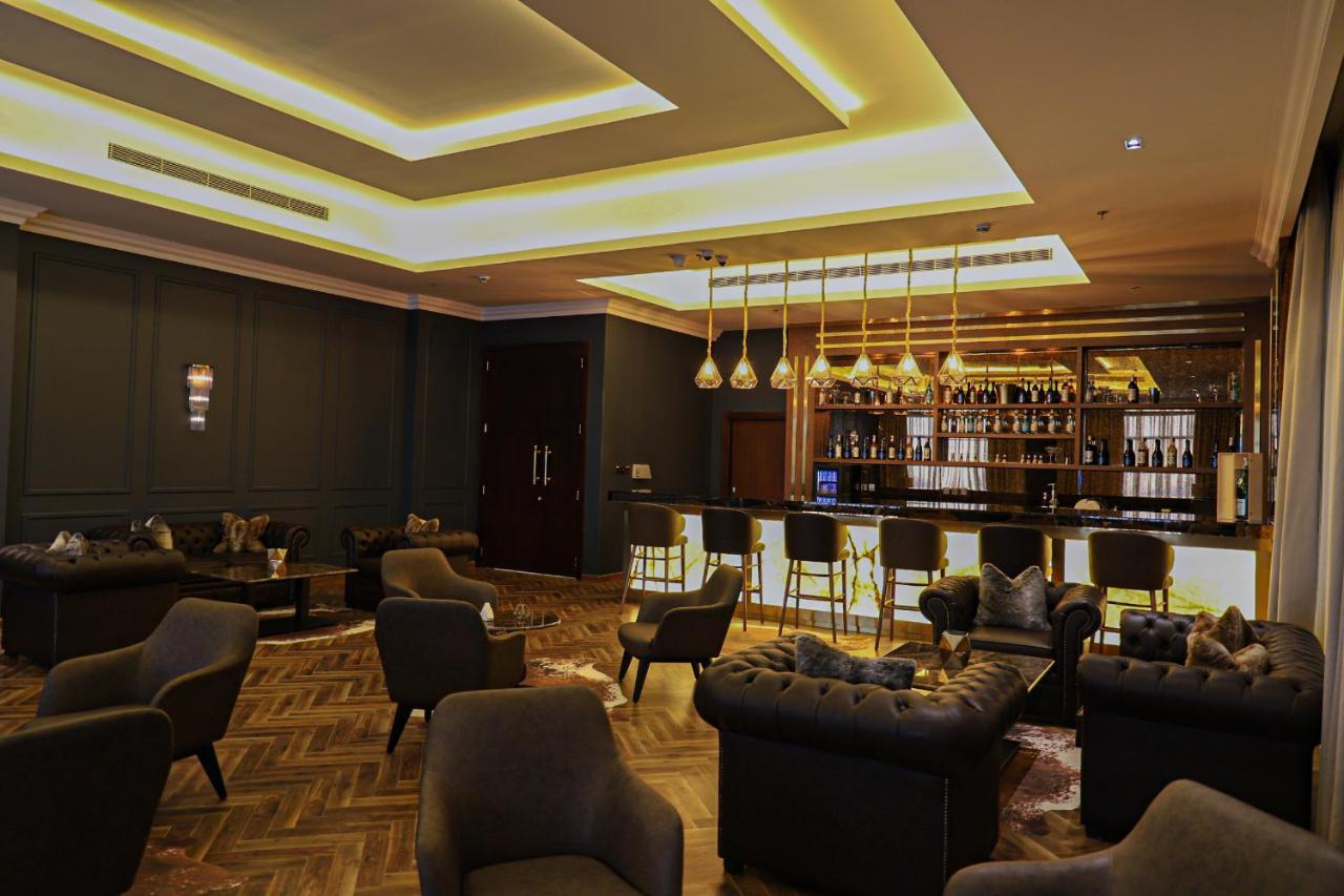 Vittori Palace Hotel And Residences Riyadh Eksteriør bilde The bar at the 19th floor